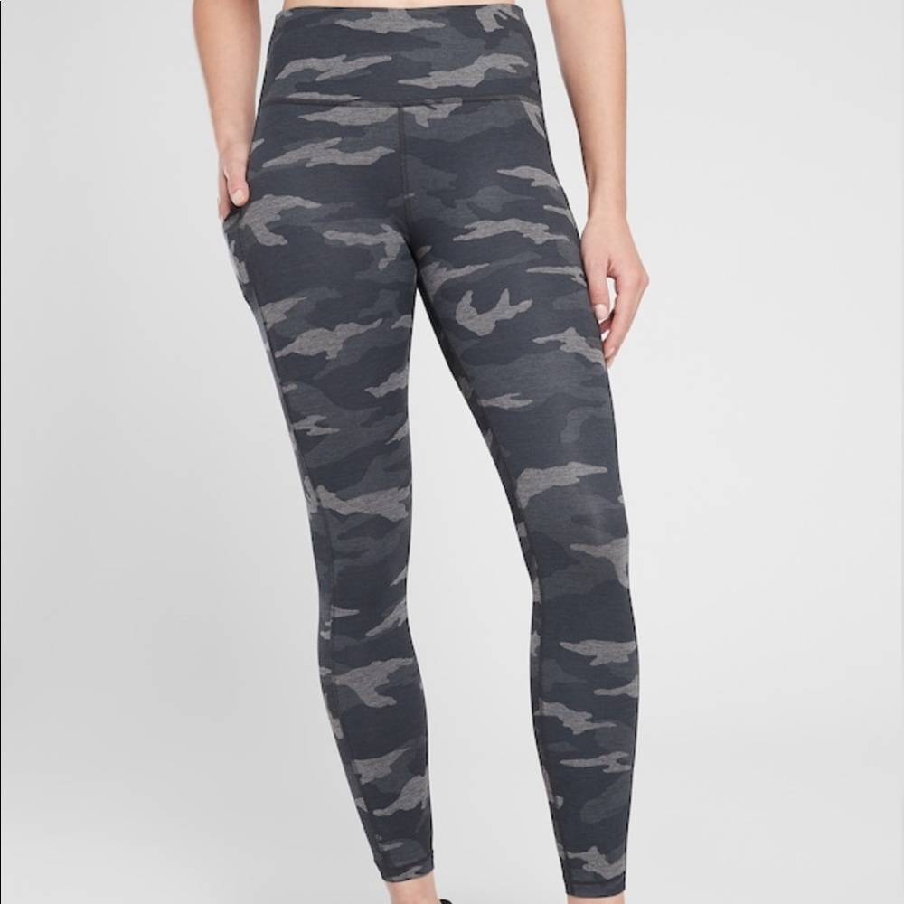 Athleta Ultimate Camo 7/8 Stash Pocket Tight, Leggings LP